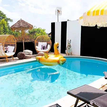 Quand La Dort לינה וארוחת בוקר 4*